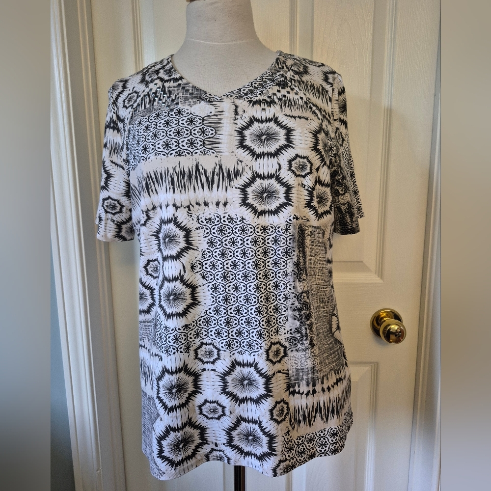 Black and White Graphic Boxy Short Sleeve Tee